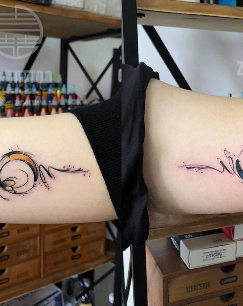 情侣 月亮纹身图片_手臂纹身图案