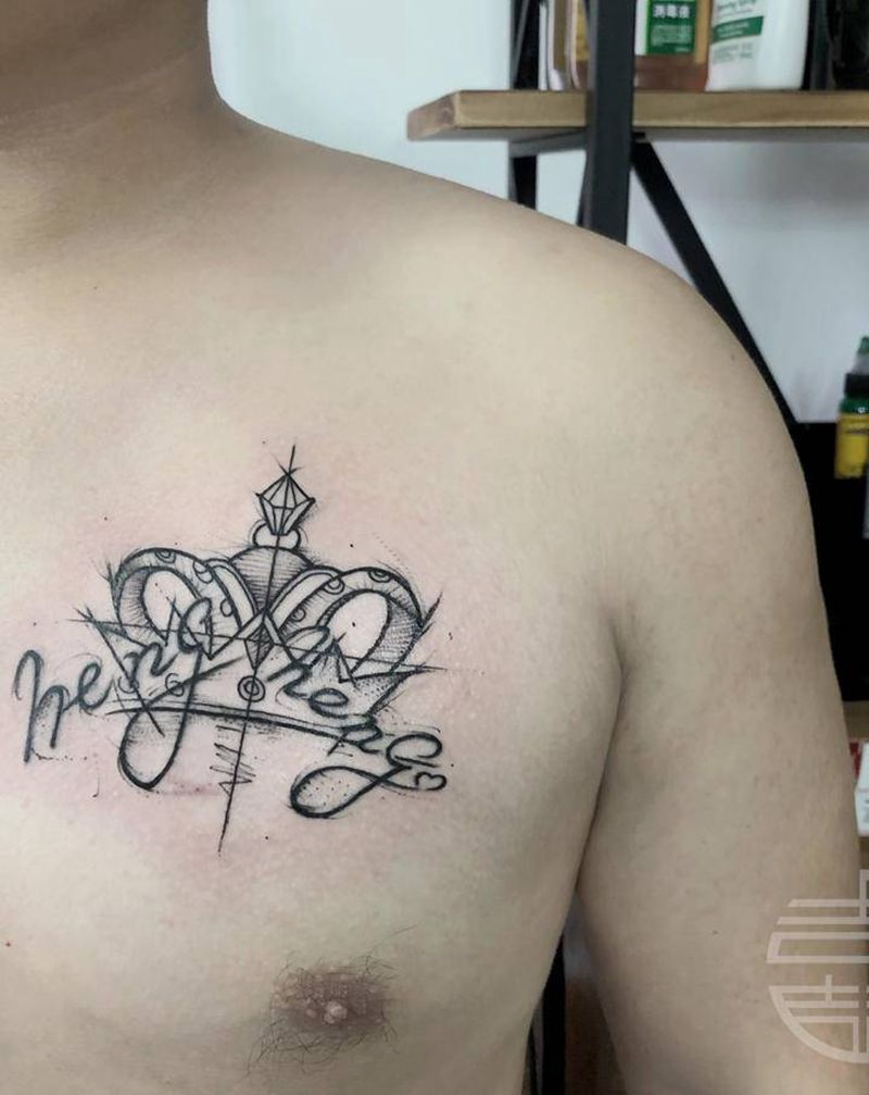 线条皇冠纹身图片_胸部线条纹身图案