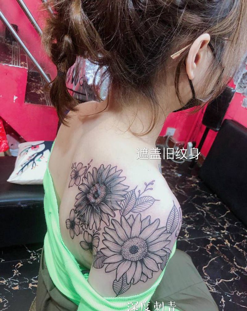 遮盖作品纹身图片_肩部New School纹身图案