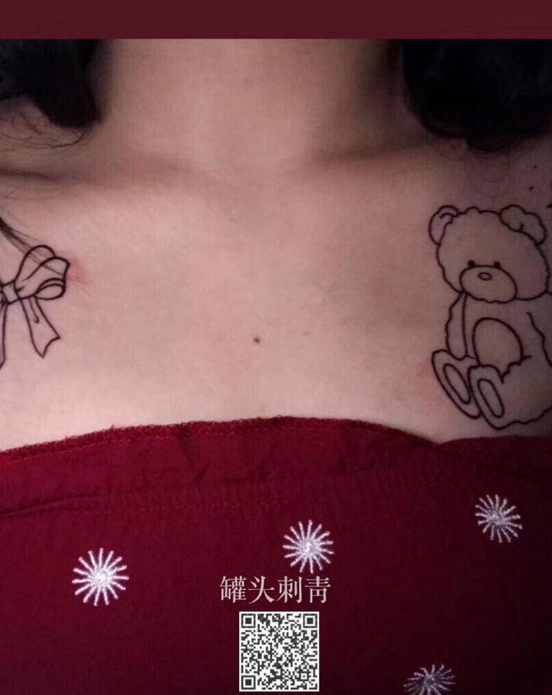 客人自带纹身图片_肩部胸部点刺纹身图案