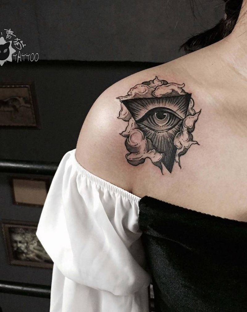 上帝之眼纹身图片_肩部胸部几何点刺眼睛上帝之眼全知之眼纹身图案