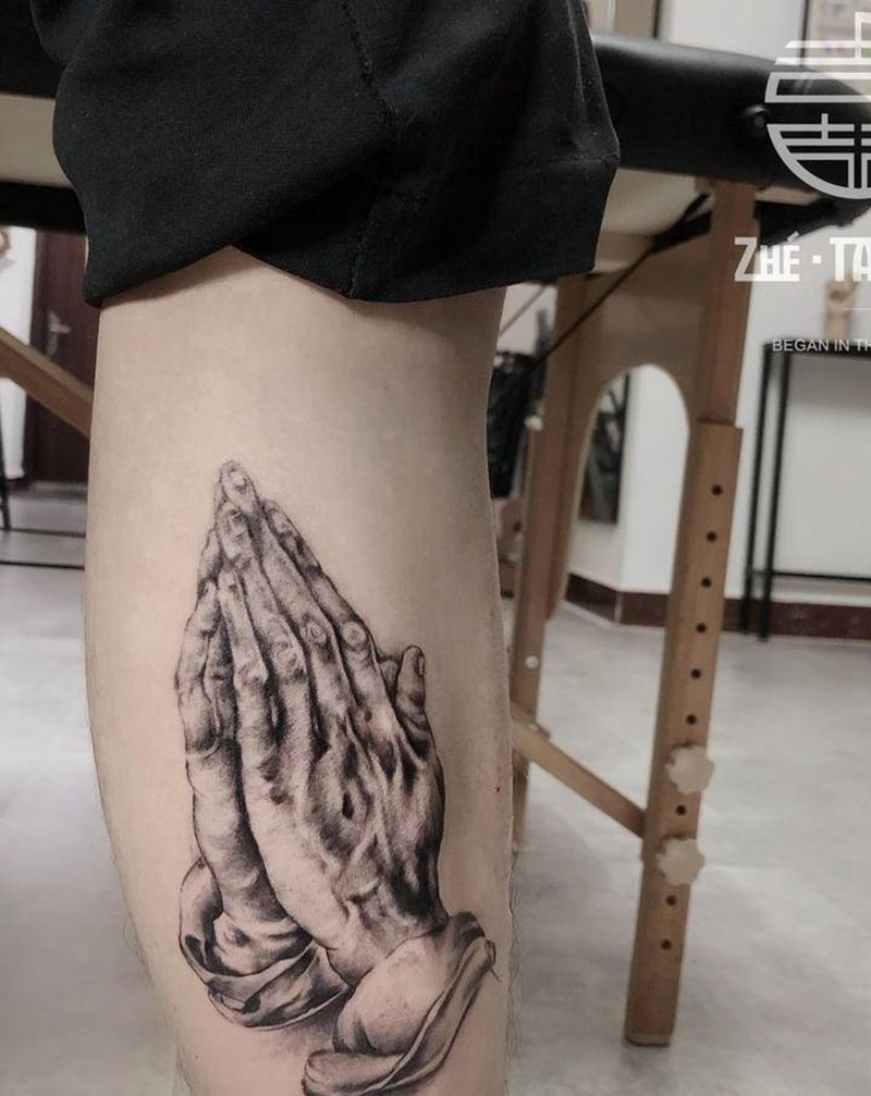 祈祷之手纹身图片_腿部纹身图案