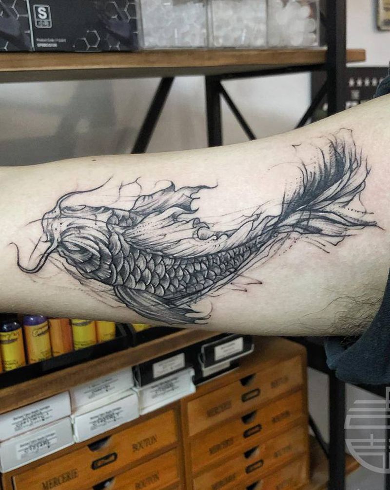 线条锦鲤纹身图片_手部纹身图案