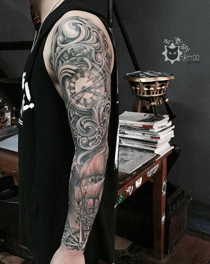 欧美花臂纹身图片_手部手臂欧美写实New School钟表帆船永恒纹身图案