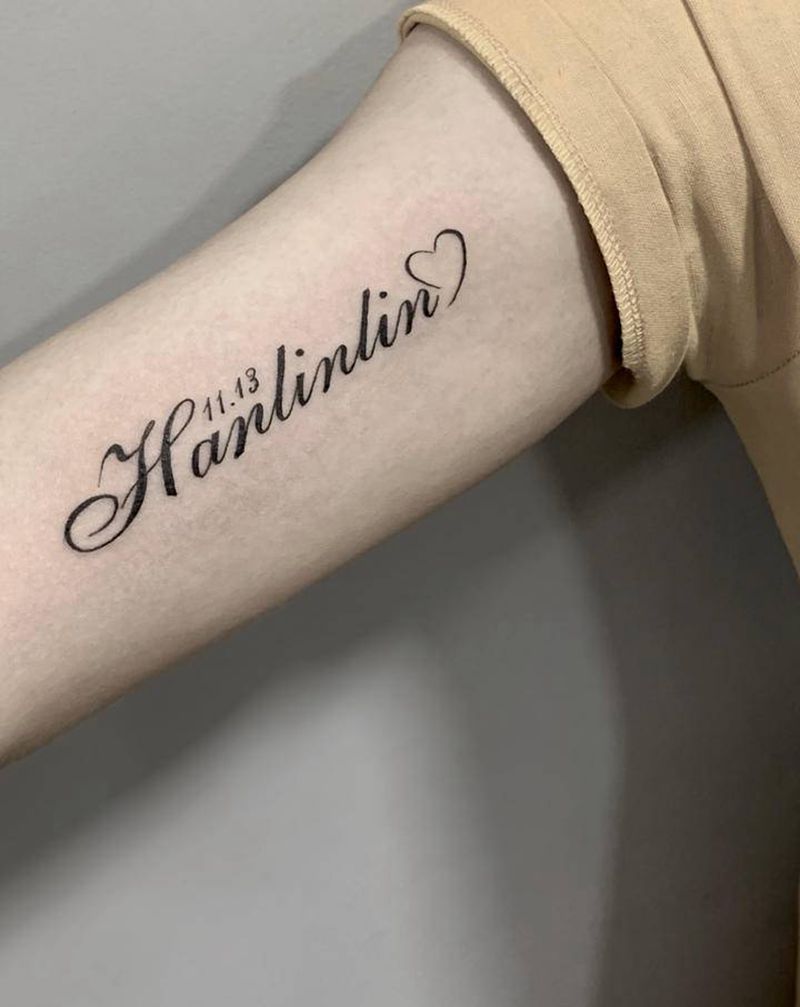 小字母纹身图片_手部手臂几何花体字纹身图案