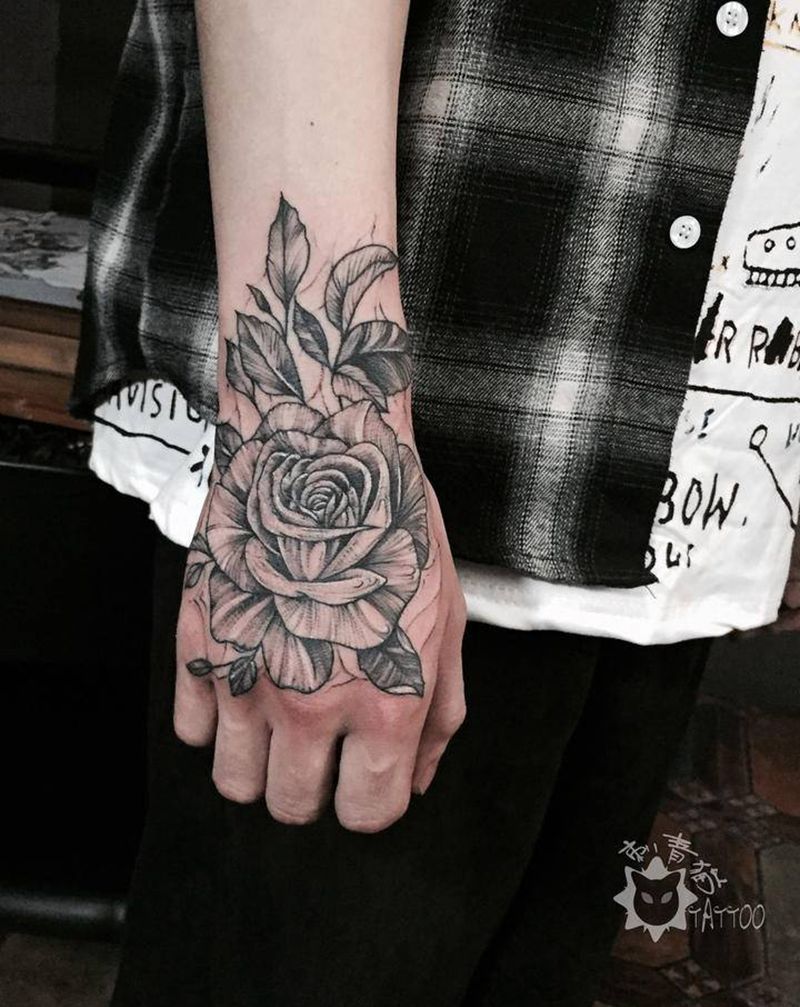 玫瑰纹身图片_手部手臂几何点刺玫瑰手背花草纹身图案