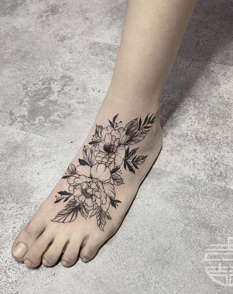 线条花纹身图片_脚部纹身图案