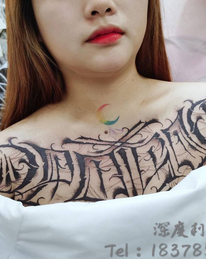 花体花胸纹身图片_胸部New School花体字纹身图案