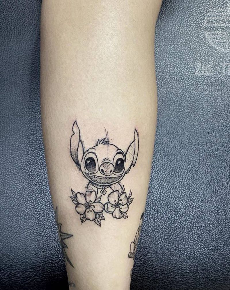 线条史迪仔纹身图片_腿部纹身图案