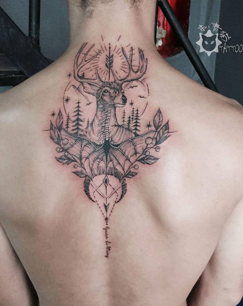 麋鹿纹身图片_颈部背部点刺几何麋鹿蝙蝠森林纹身图案