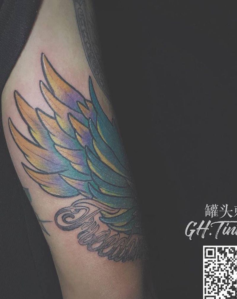 自由的翅膀纹身图片_手臂新传统纹身图案