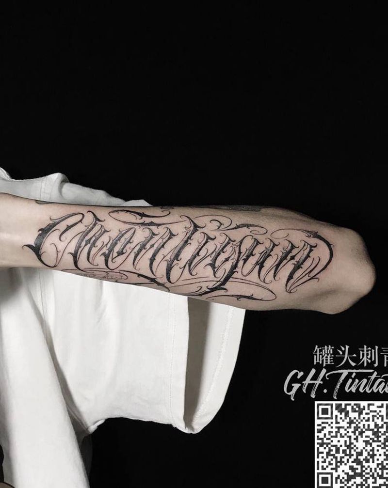 母亲的名字纹身图片_手臂花体字纹身图案