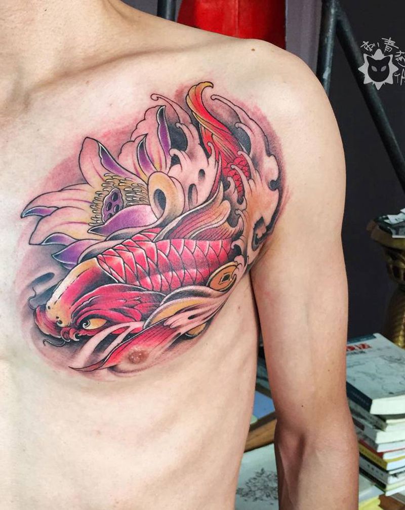锦鲤纹身图片_胸部新传统老传统锦鲤莲花鱼纹身图案