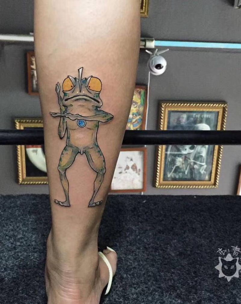 奥特曼小青蛙纹身图片_脚部腿部New School新传统青蛙奥特曼卡通纹身图案