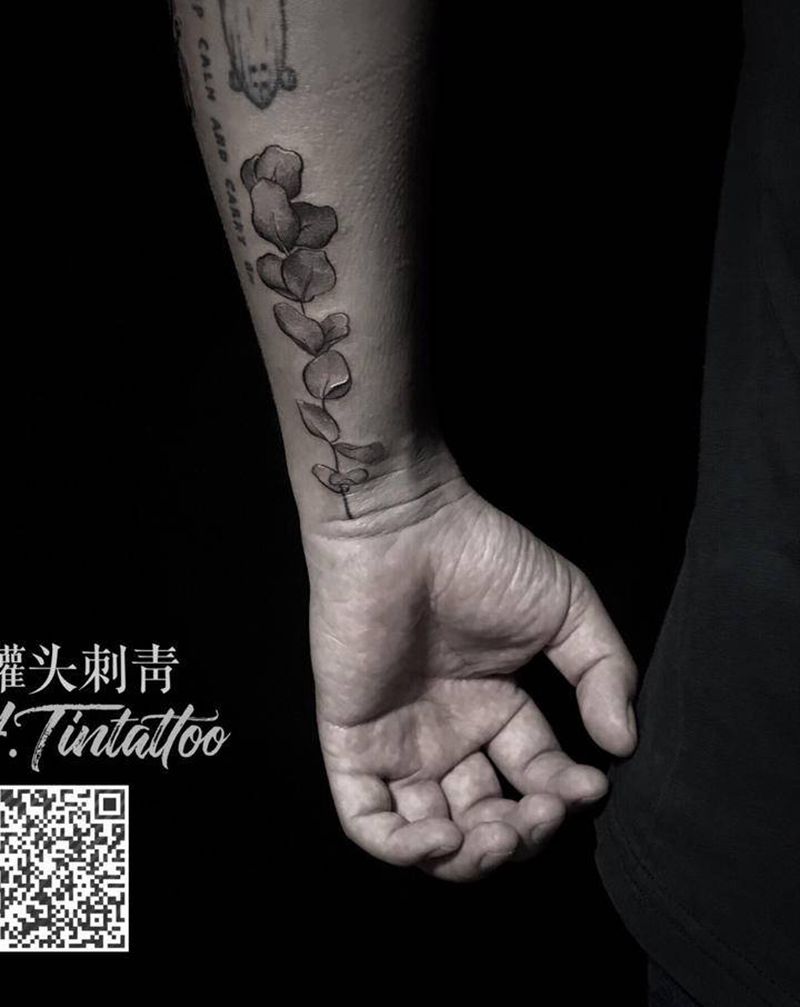 尤加利纹身图片_手臂点刺纹身图案