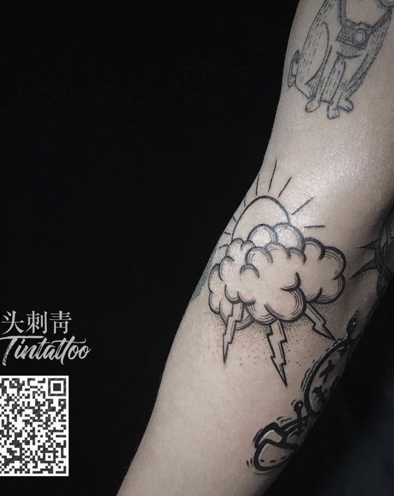 客人自带纹身图片_手臂点刺纹身图案