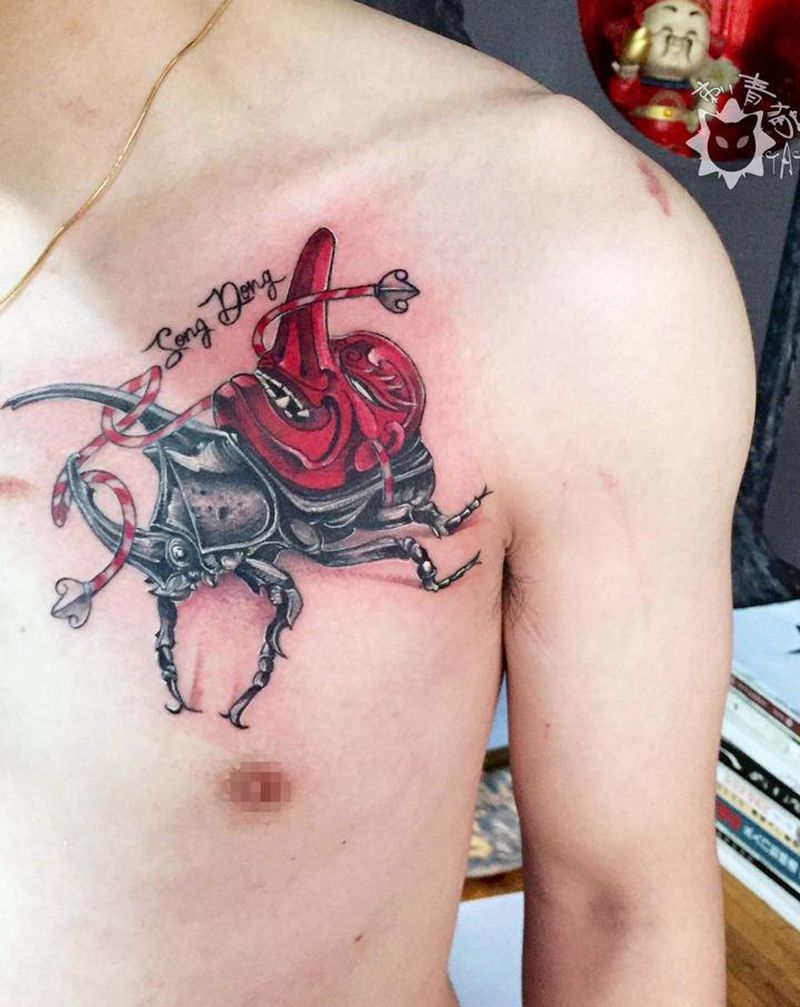 甲虫纹身图片_胸部New School新传统甲虫天狗面具纹身图案