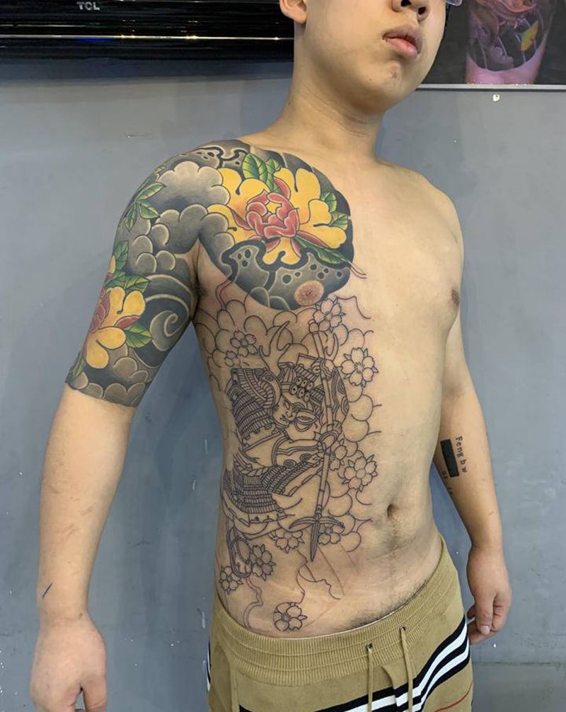 半胛加开衫纹身图片_胸部老传统纹身图案