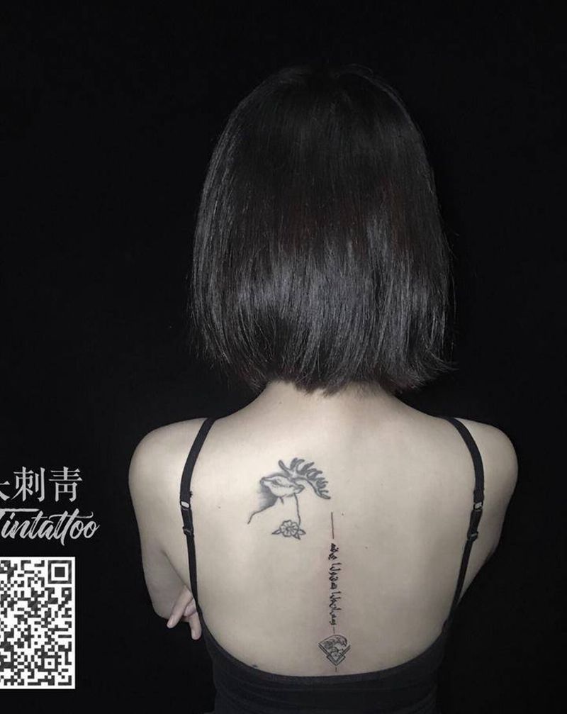 一些话语纹身图片_背部纹身图案