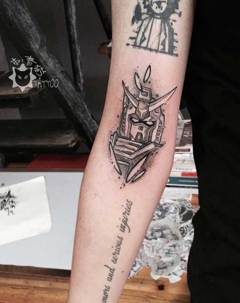 高达纹身图片_手部手臂点刺高达纹身图案