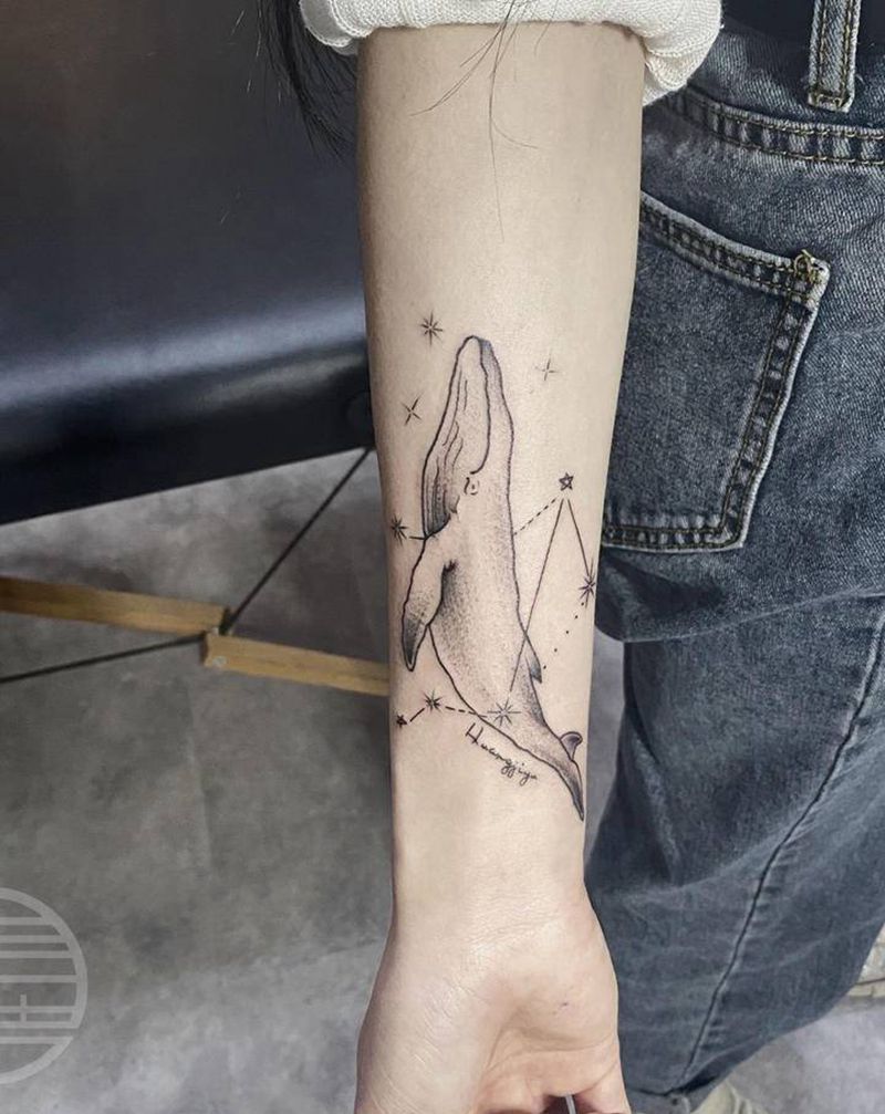 天平座鲸鱼纹身图片_手部纹身图案