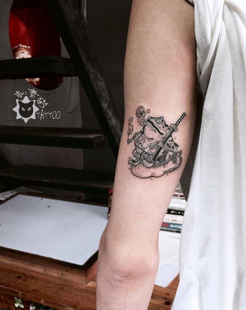 个性简笔小图纹身图片_手臂手部几何点刺青蛙佩恩蜗牛纹身图案