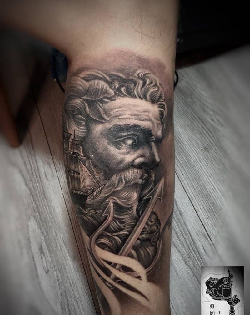 海神纹身图片_脚部欧美写实纹身图案