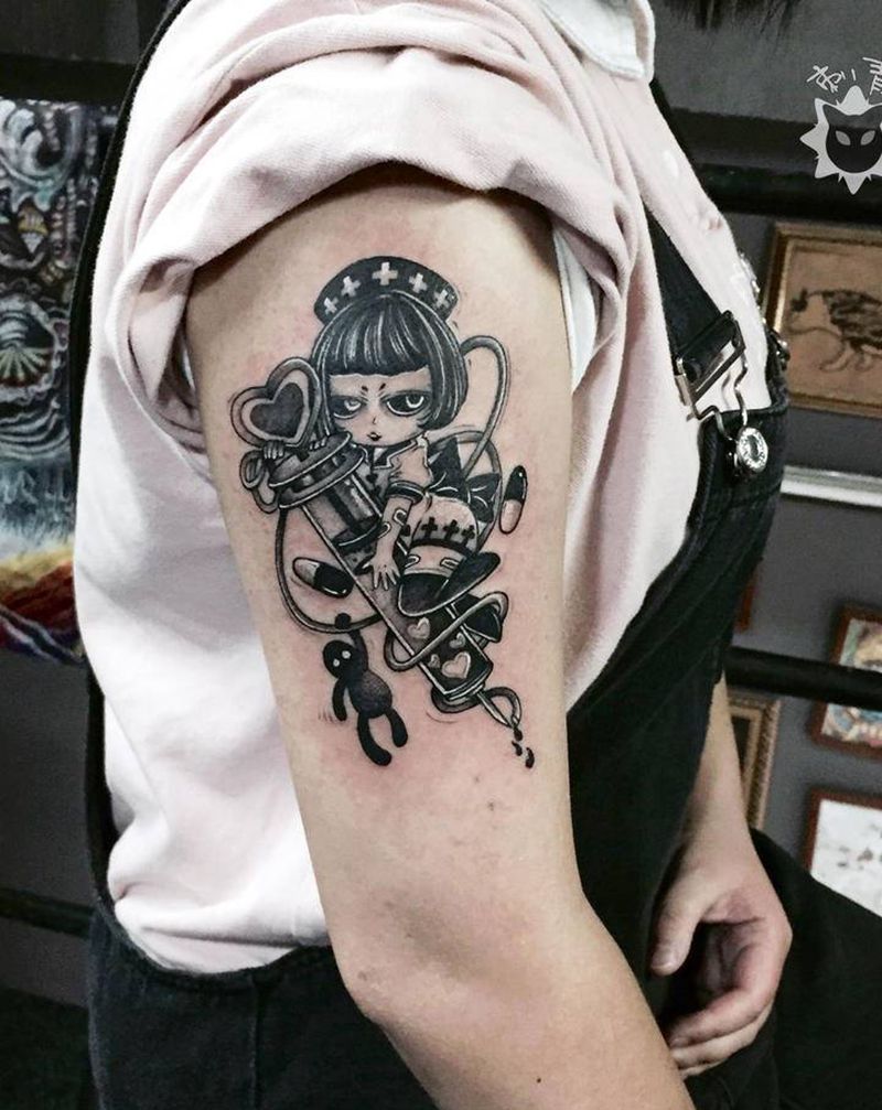 护士纹身图片_手部手臂点刺护士暗黑纹身图案