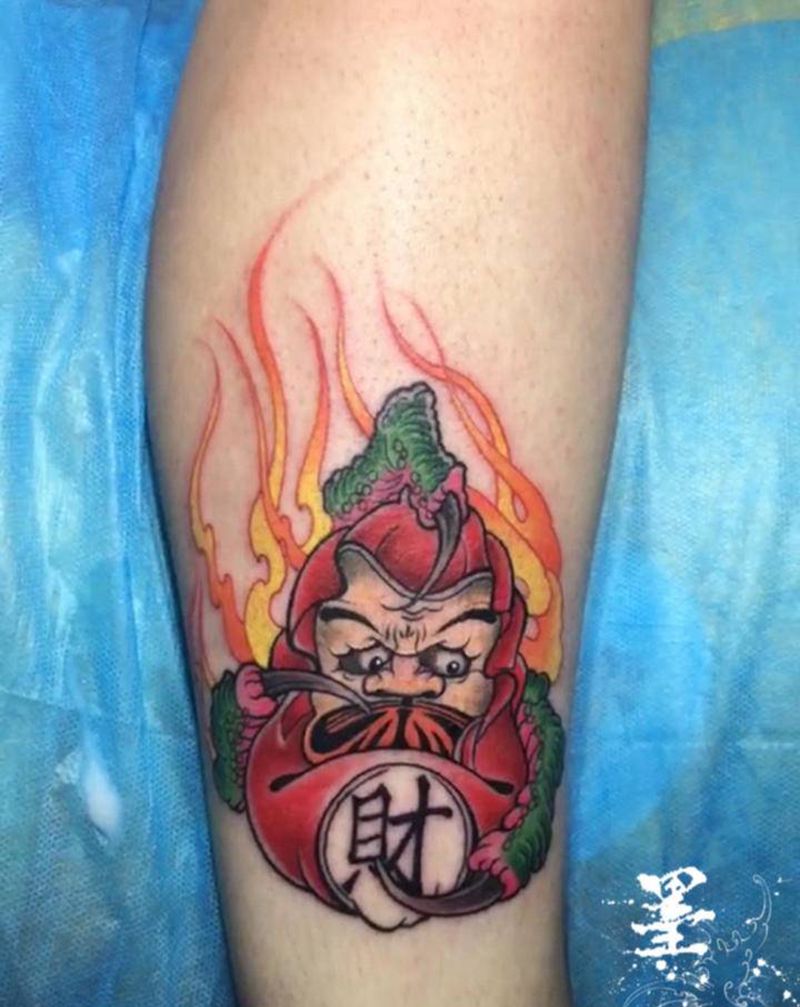 中国风达摩纹身图片_腿部新传统水彩纹身图案