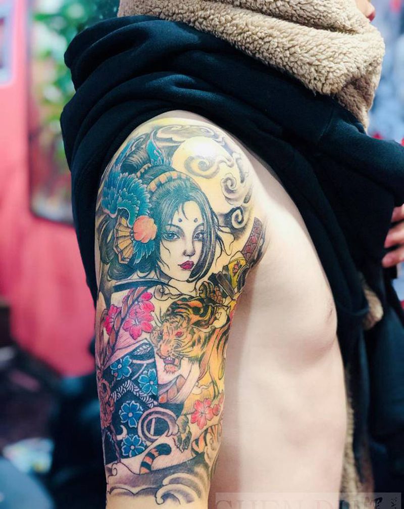 艺姬纹身图片_手部手臂新传统纹身图案