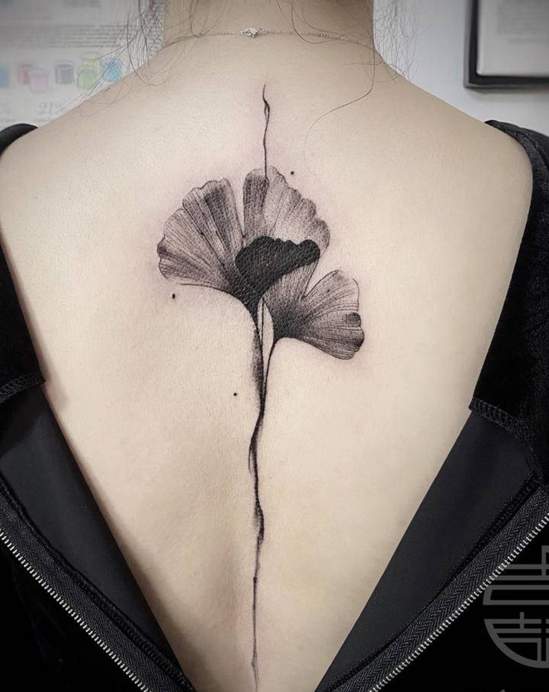 水墨杏叶纹身图片_背部水墨纹身图案