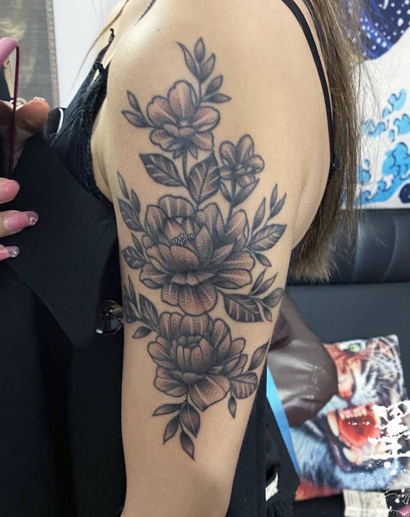 素花纹身图片_手部手臂几何点刺纹身图案