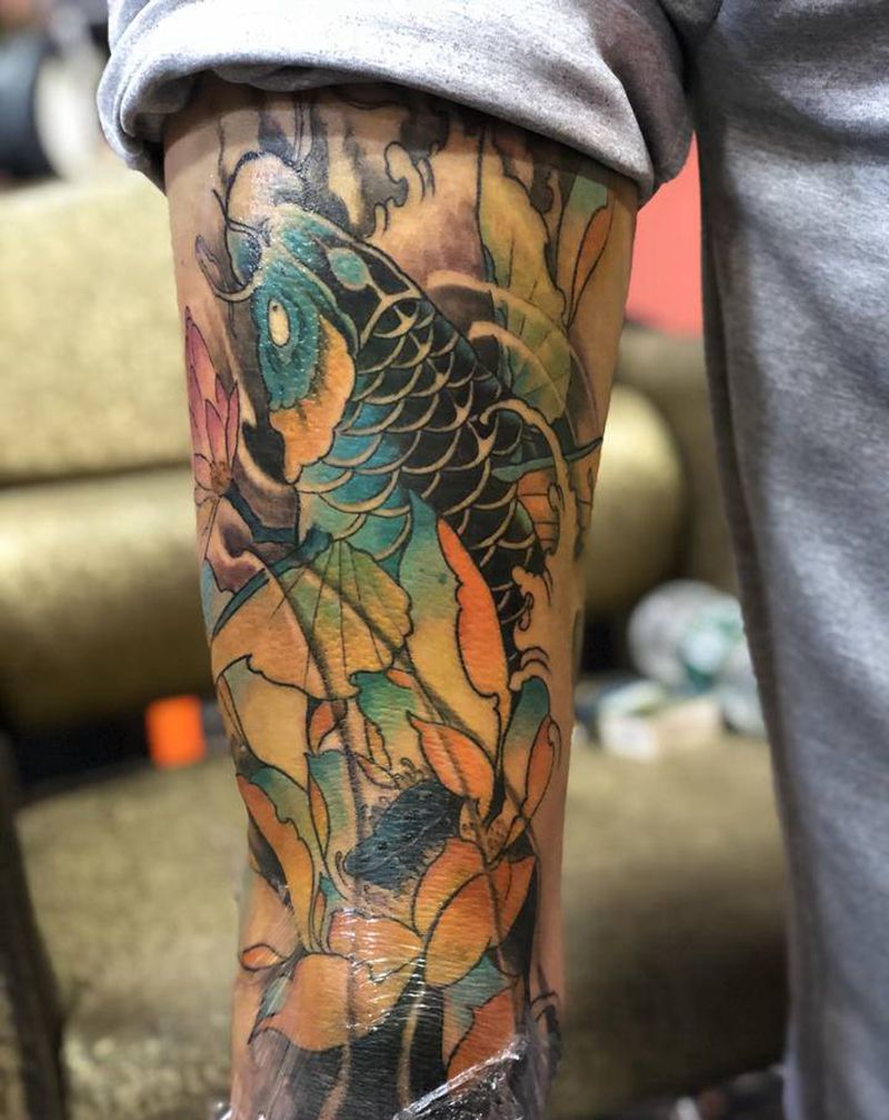 彩色鲤鱼纹身图片_腿部新传统纹身图案