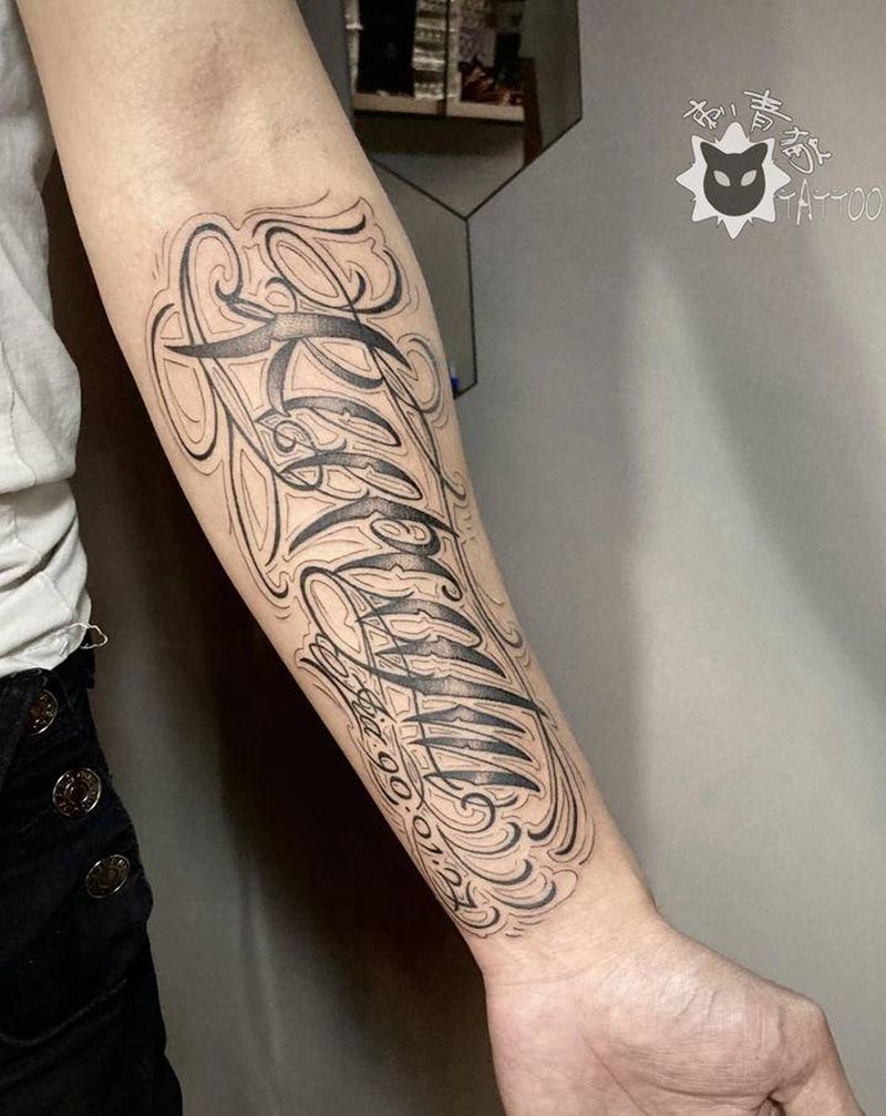 花体纹身图片_手部手臂花体字奇卡诺英文字母纹身图案