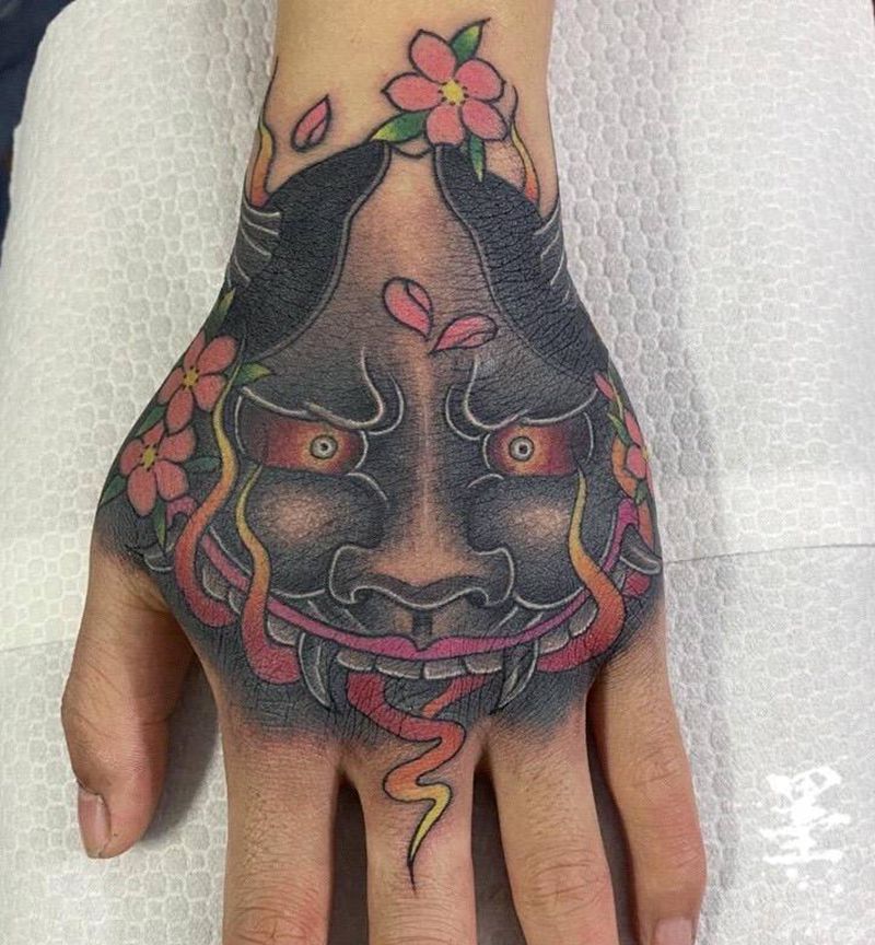 手背般若纹身图片_手臂新传统纹身图案