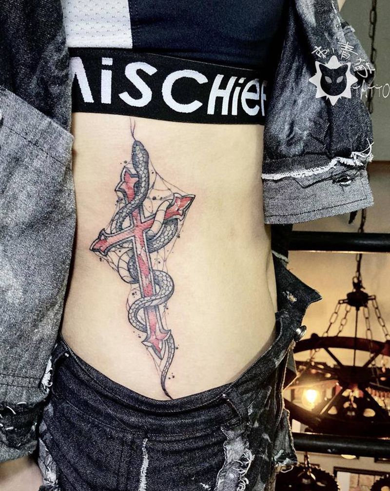 十字架蛇纹身图片_腹部腰部New School点刺蛇十字架纹身图案