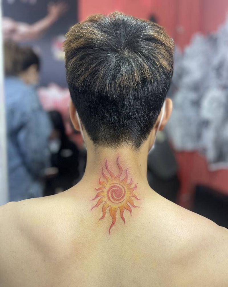 太阳纹身图片_背部纹身图案