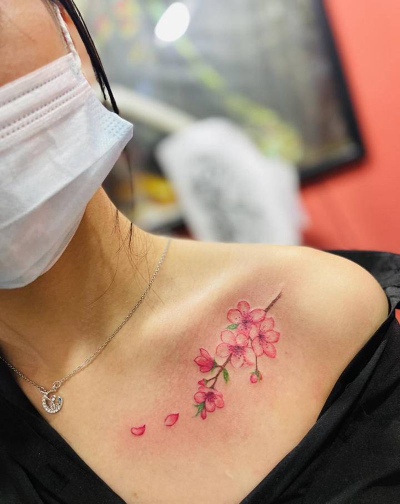 桃花纹身图片_肩部纹身图案