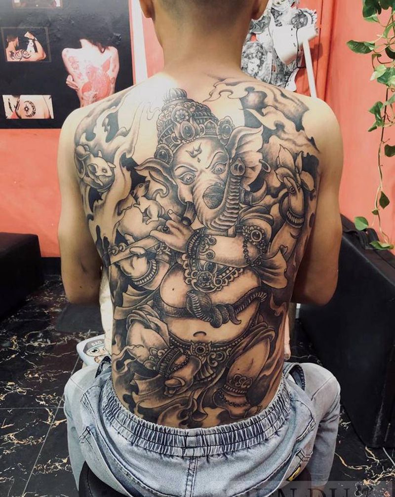 象神满背纹身图片_背部纹身图案