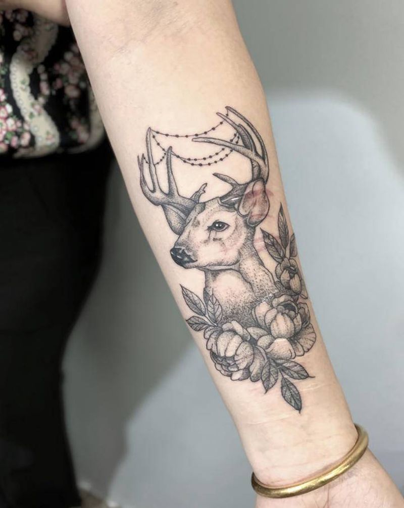 鹿纹身图片_手部手臂点刺鹿纹身图案