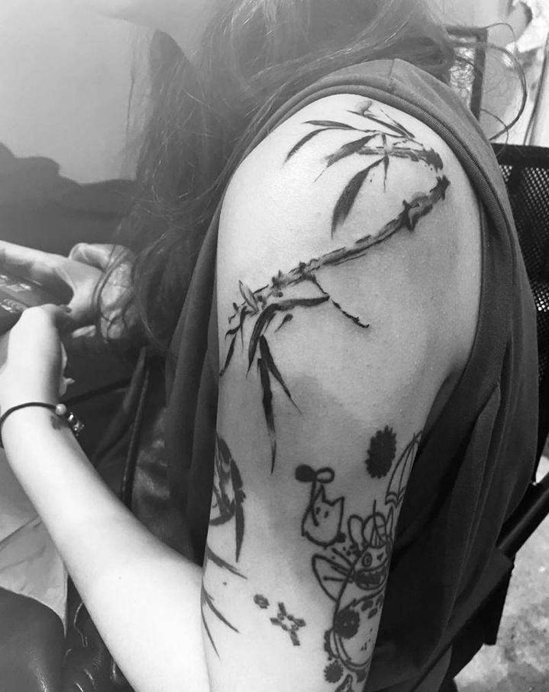 竹纹身图片_肩部手臂水墨纹身图案