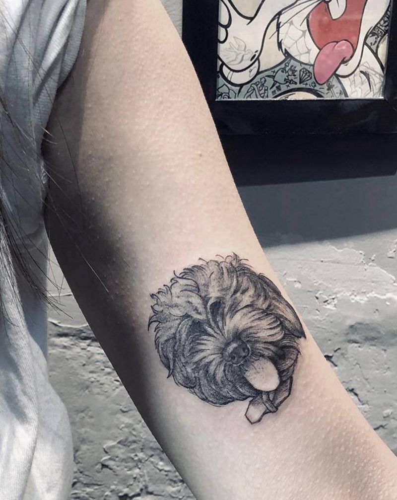 自家小狗留念纹身图片_手臂欧美写实点刺纹身图案