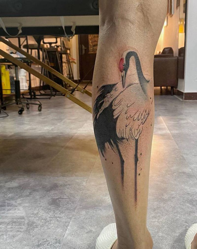 水墨丹顶鹤纹身图片_腿部水墨纹身图案