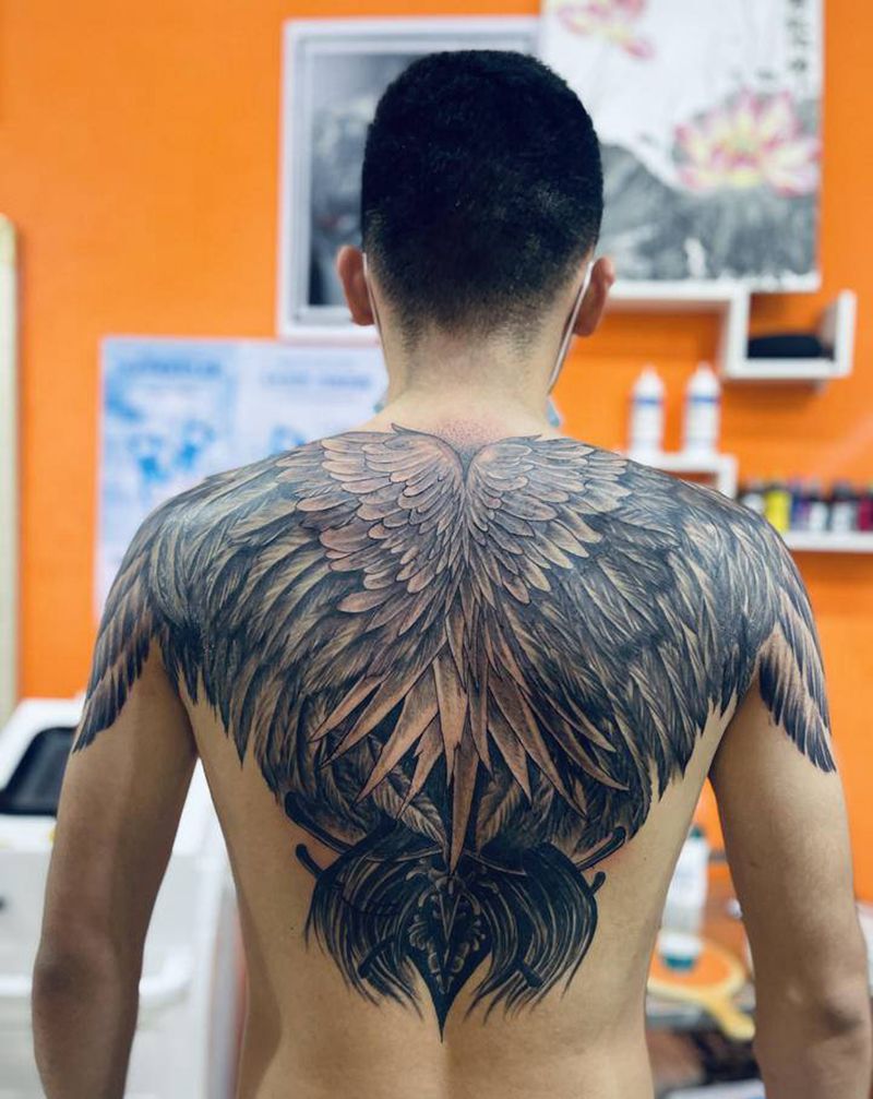 翅膀纹身图片_背部纹身图案