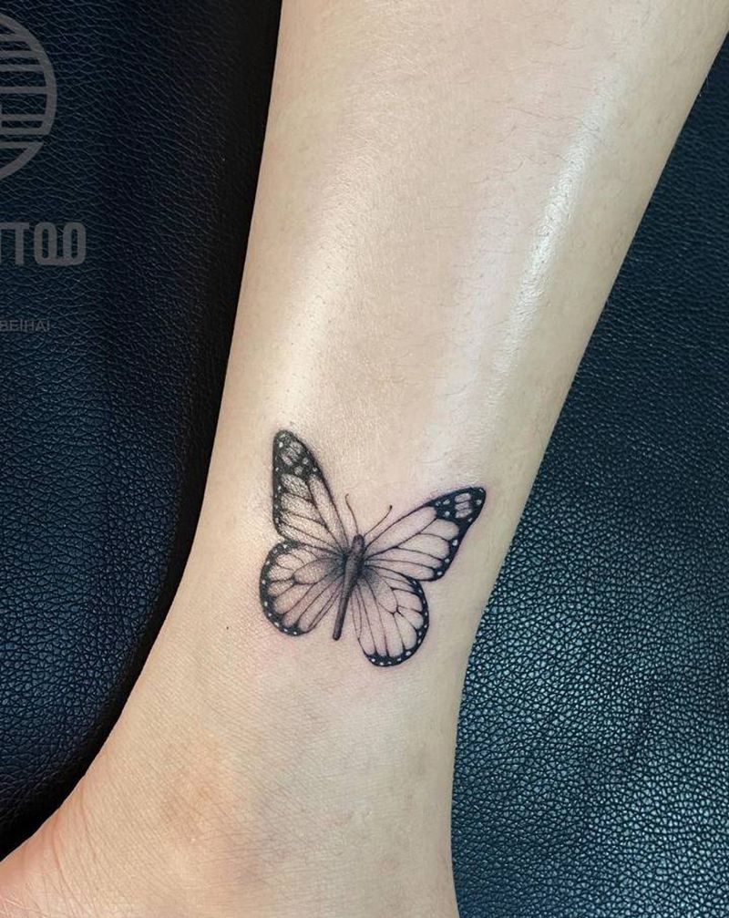 蝴蝶纹身图片_脚部纹身图案