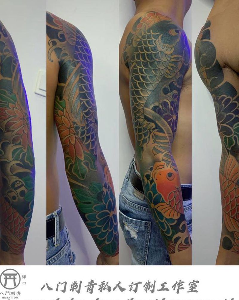 鲤鱼遮盖花臂纹身图片_手臂老传统纹身图案