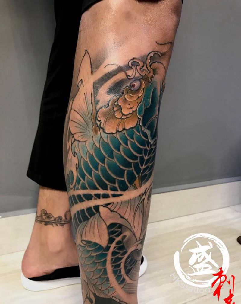 包小腿鲤鱼纹身图片_腿部新传统纹身图案