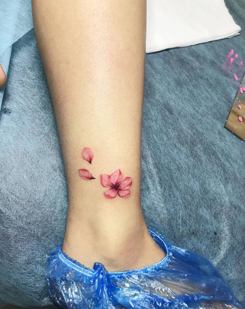 小花纹身图片_脚部水彩纹身图案