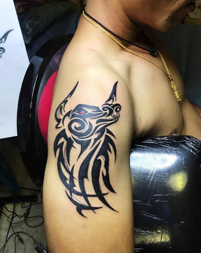 牛气冲天纹身图片_手臂图腾纹身图案