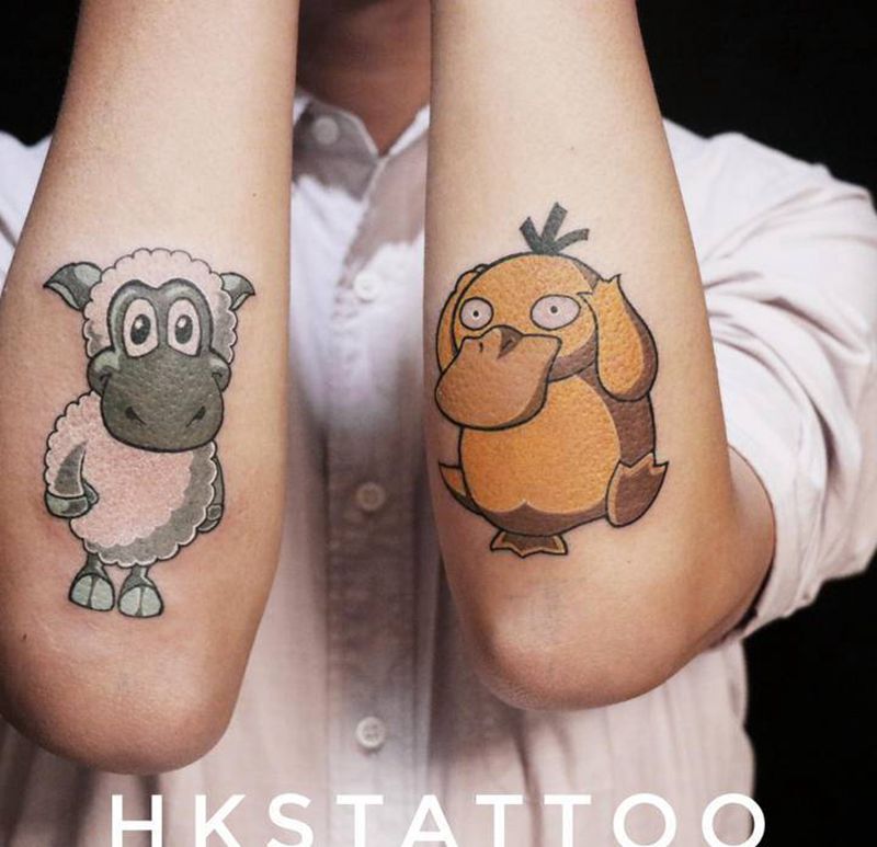 可达鸭纹身图片_手部纹身图案